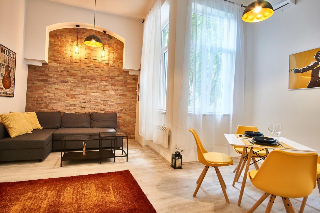 Apartment Design In The Center With Ac *